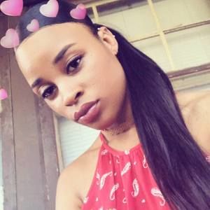 Meet your Posher, Cymoné